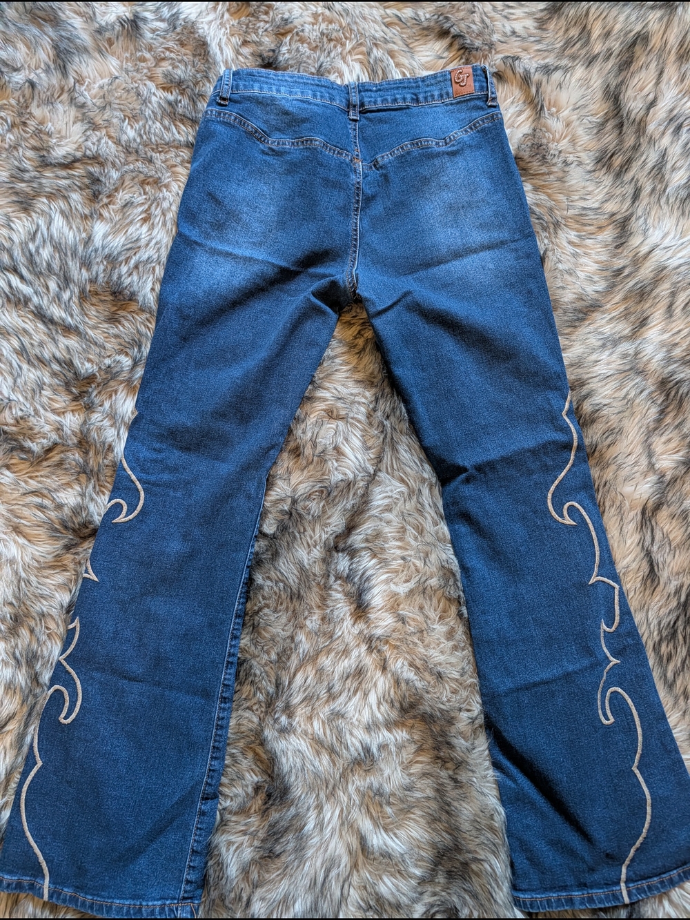 GoGo Side Embroidered Flare Jeans Size 9/29 BohoChic Meets Cowgirl Vibe - Picture 4 of 8